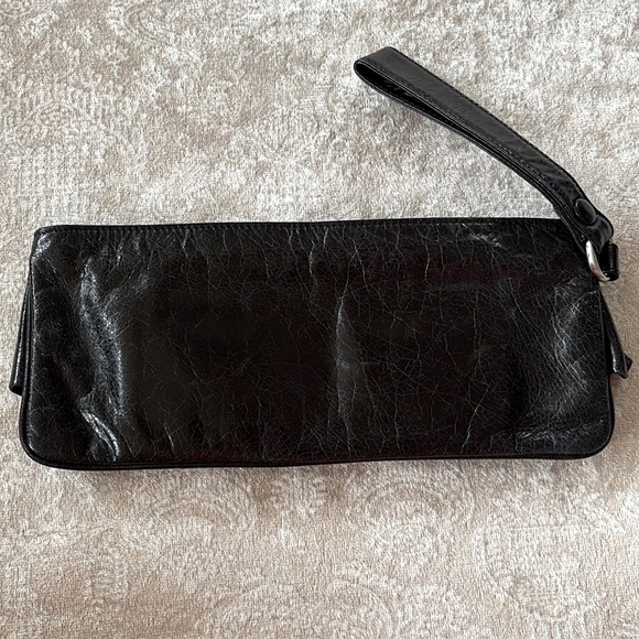 HOBO International Vintage Genuine Leather Black Ruffle Zippered Clutch Wristlet - Picture 7 of 16